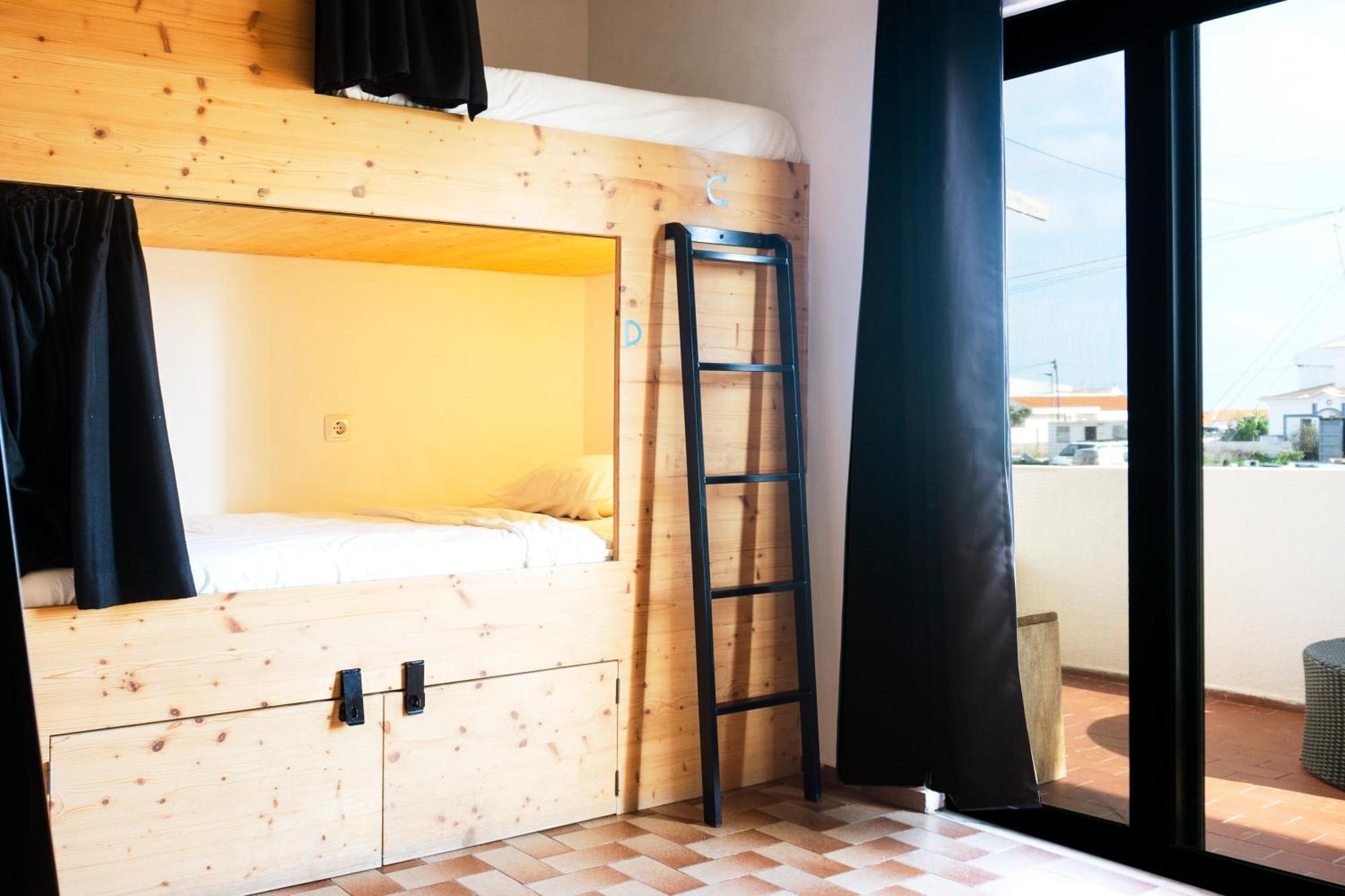 Algarve Surf Camp & Hostel Sagres Exterior photo